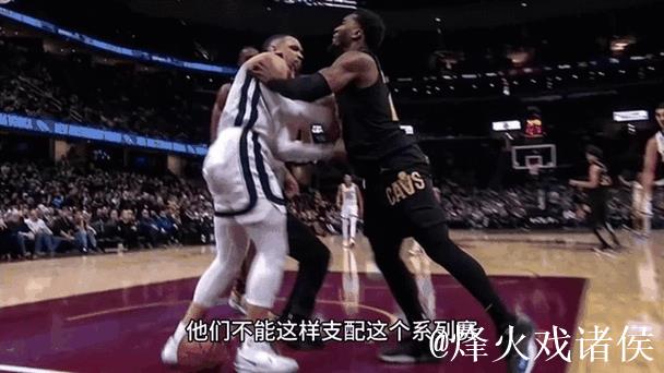 詹姆斯与狄龙爆发口角冲突被吹技术犯规
